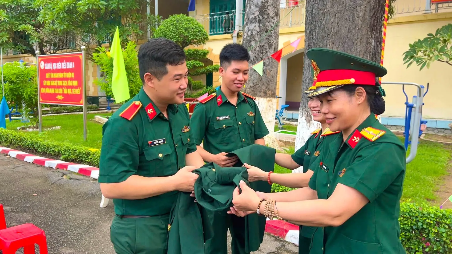 Hội Phụ nữ Trường Sĩ quan Công binh với Chương trình “Tiếp bước Quân hành”